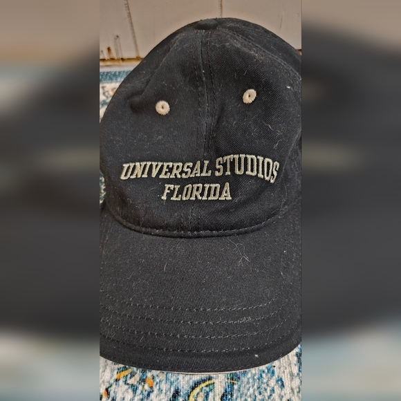 Universal Studios Black Hat - Picture 2 of 8